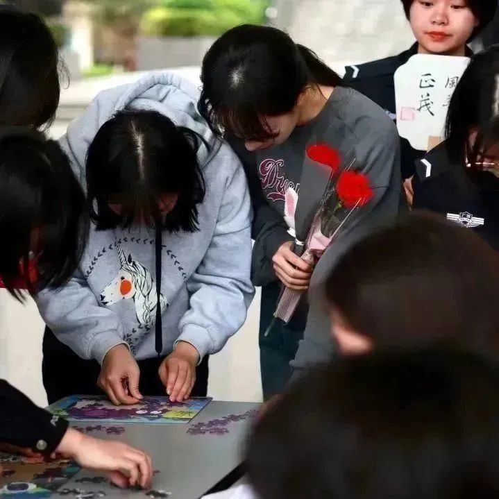 c6187deee50241ba9209c3ffccff865a.jpg