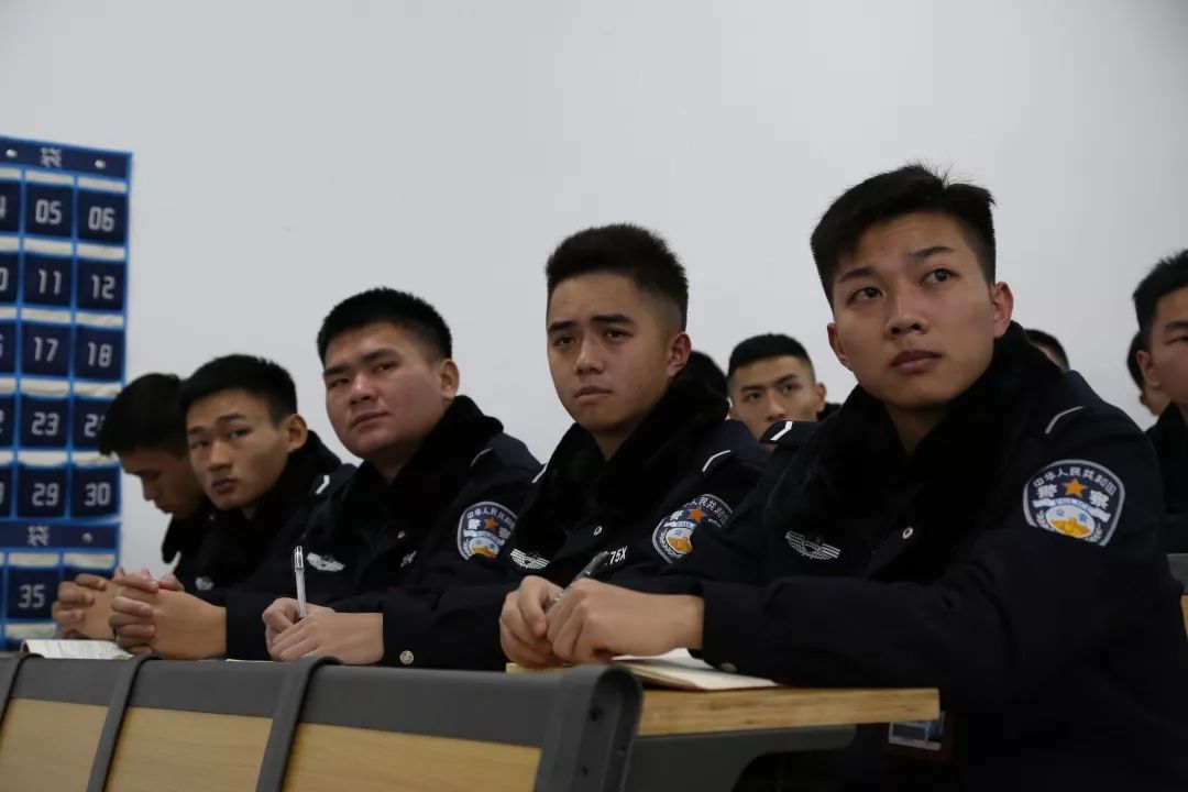 新疆警察学院孙常平教授到我院开展反恐讲座