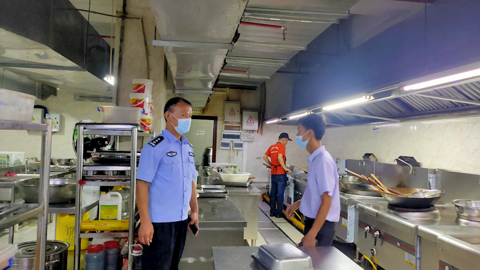学校联合南宁市青秀消防大队开展消防安全专项检查