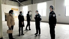 公安厅警保部李杰主任到我校就利用旧第二食堂装修成广西警用装备馆进行了实地调研