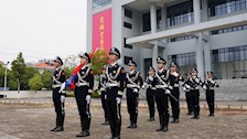 学校举行2023年中国人民警察节升旗仪式