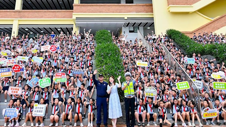 警教媒三方联动：警务实战学院教师助力《我是接班人》交通安全节目拍摄