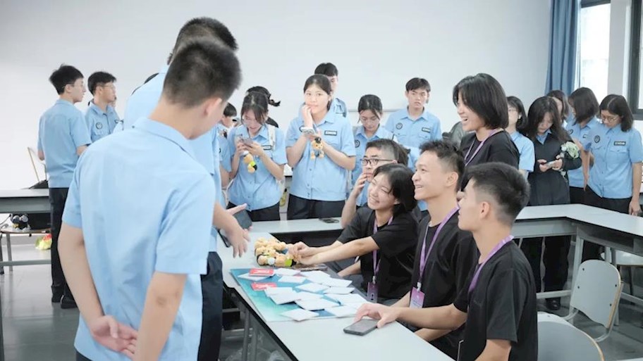 我院举办“诗行万里 词载千秋”诗词学习活动