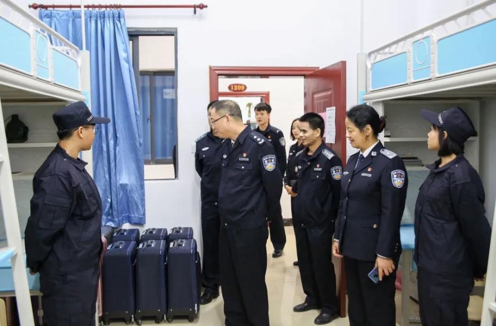 深入宿舍递温情，关怀备至润人心