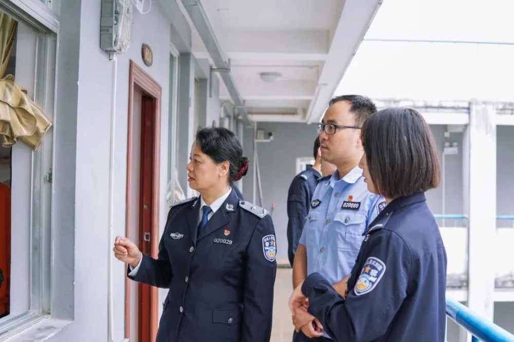 深入宿舍递温情，关怀备至润人心