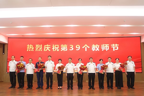 杨维林到学校开展教师节慰问活动