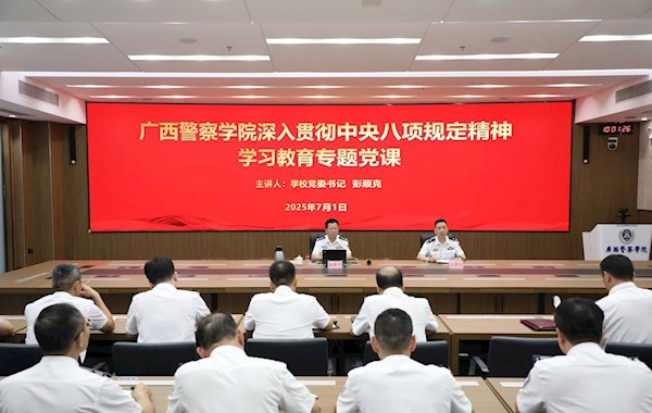 彭顺克为师生讲授深入贯彻中央八项规定精神学习教育专题党课