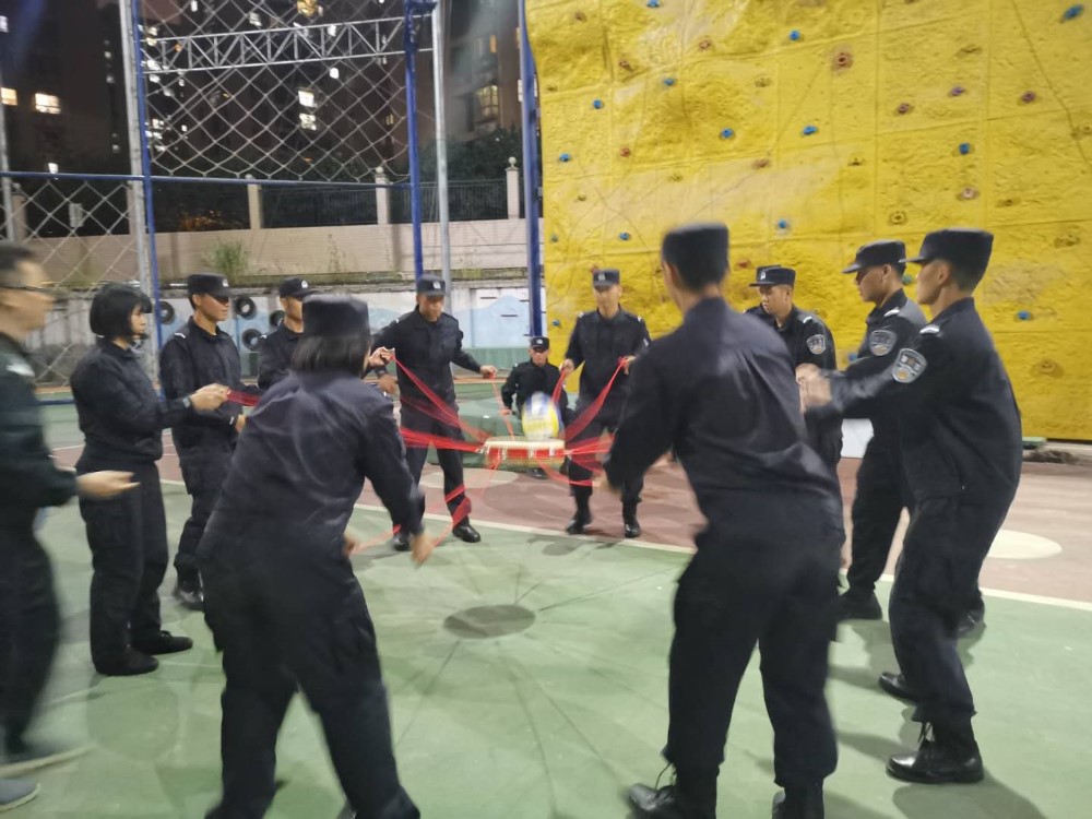学工处心理中心组织我校学生参加心理团建活动