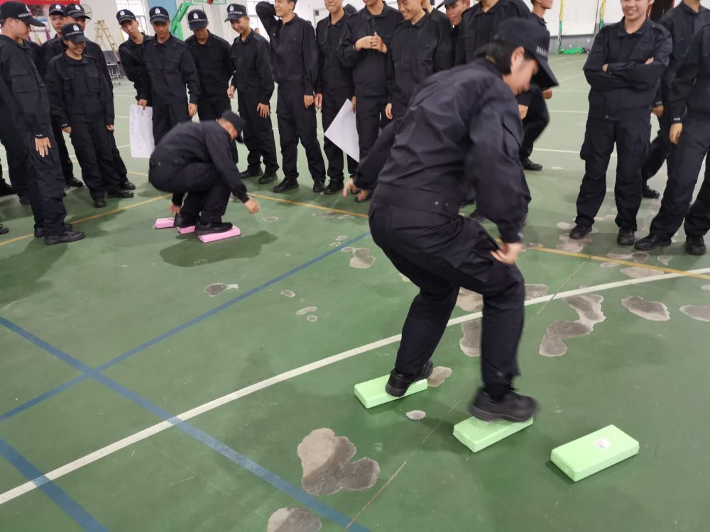 学工处心理中心组织我校学生参加心理团建活动