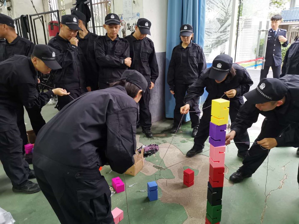 学工处心理中心组织我校学生参加心理团建活动