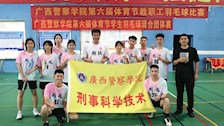 羽球翩跹，跃动青春华章！