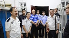 院部建设 | 我校领导深入宿舍慰问新生