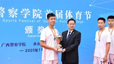 捧杯时刻——侦查人共享荣耀！