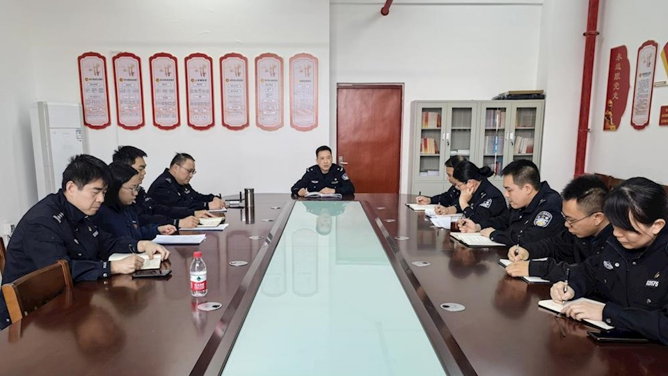 政治部党支部开展学习贯彻全国两会精神专题党课