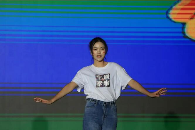 c664afa6b1684d90960bb323e54220a9.jpg